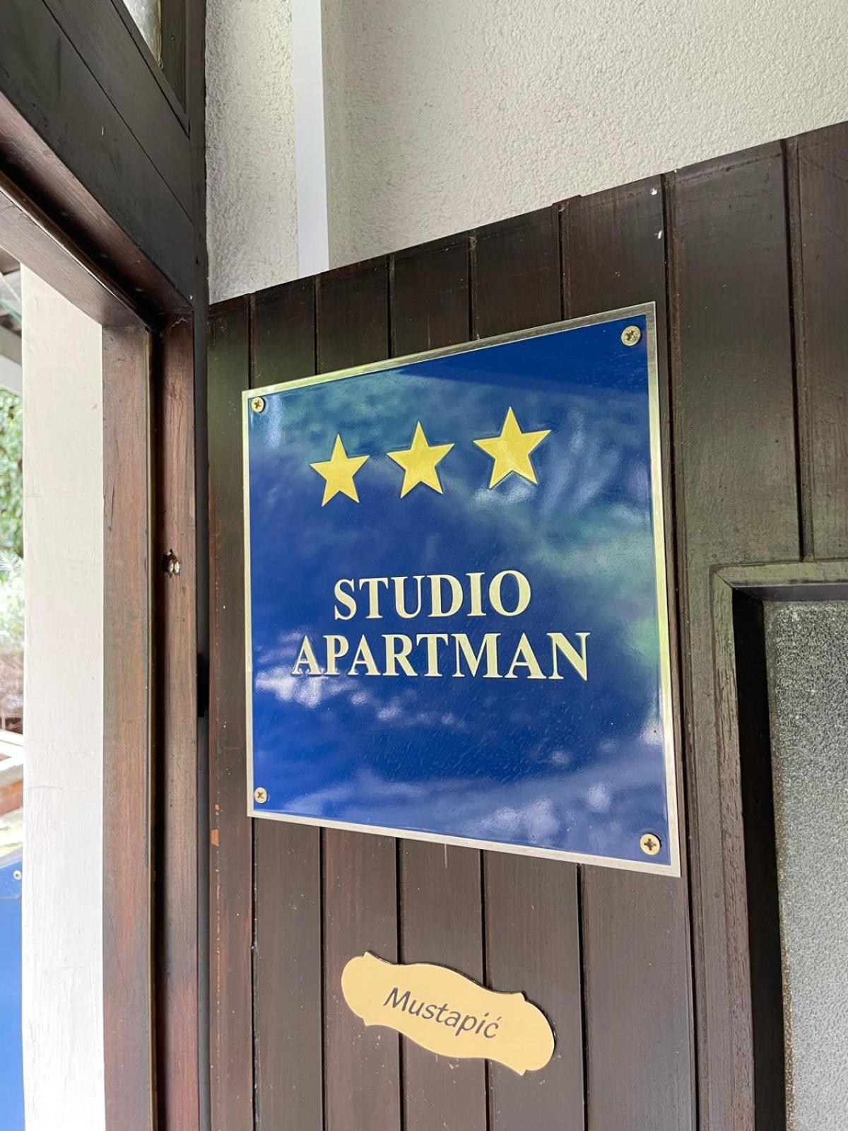 Morska Postelja - Sea Bed Apartment Omis Bagian luar foto