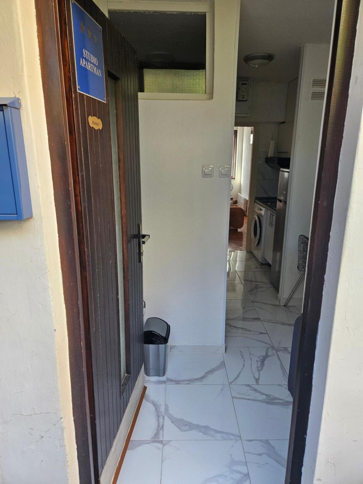 Morska Postelja - Sea Bed Apartment Omis Bagian luar foto