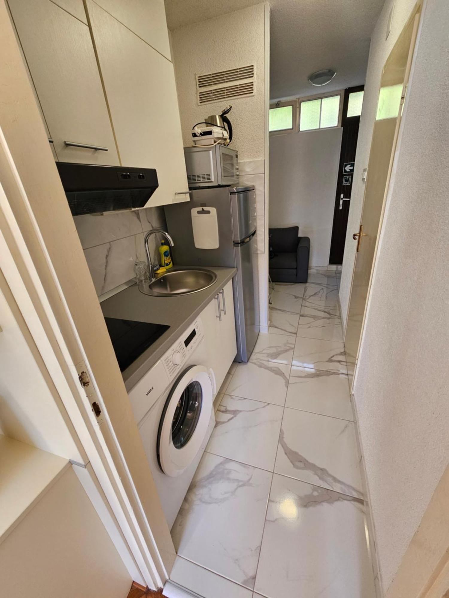 Morska Postelja - Sea Bed Apartment Omis Bagian luar foto