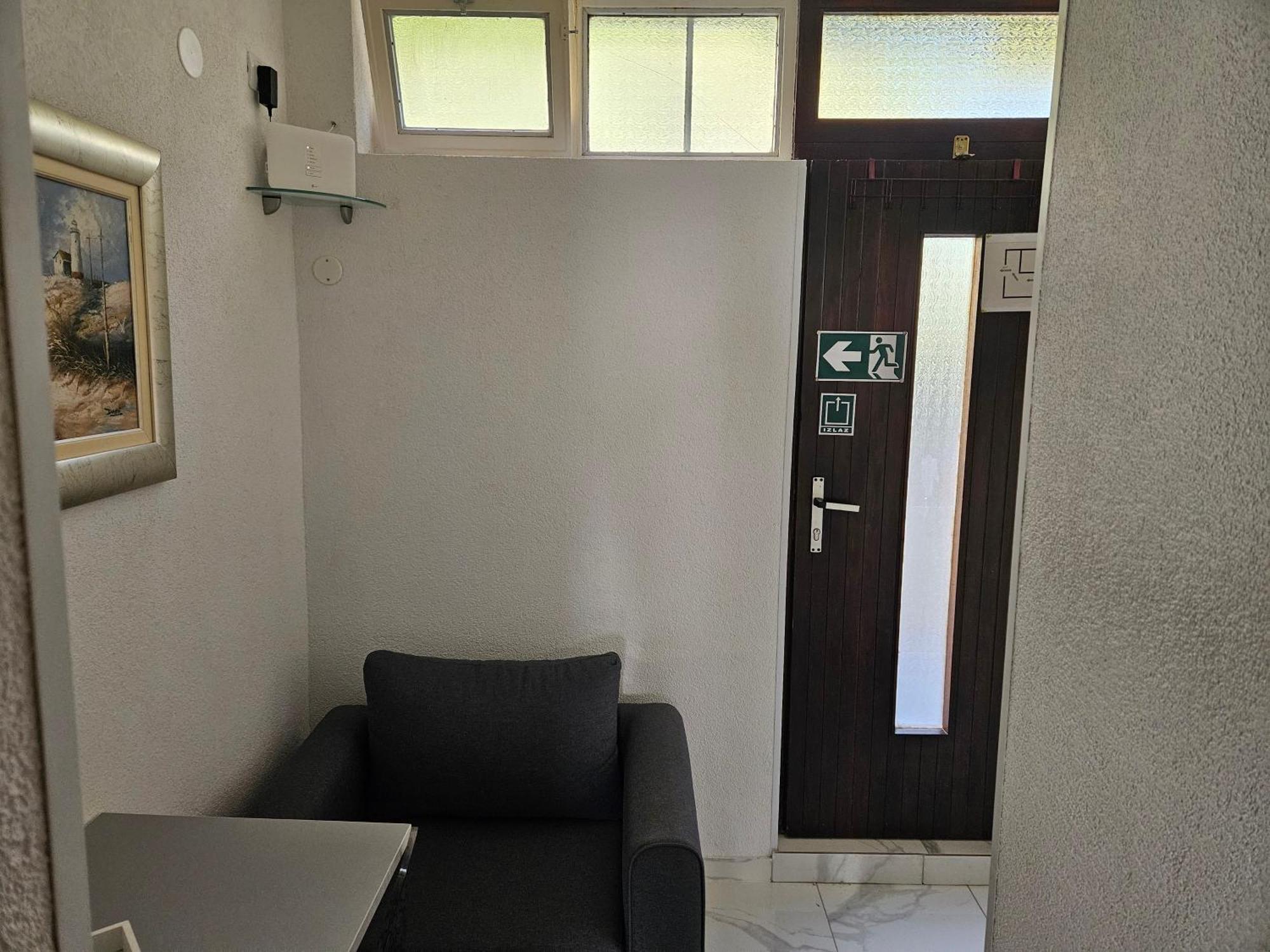 Morska Postelja - Sea Bed Apartment Omis Bagian luar foto
