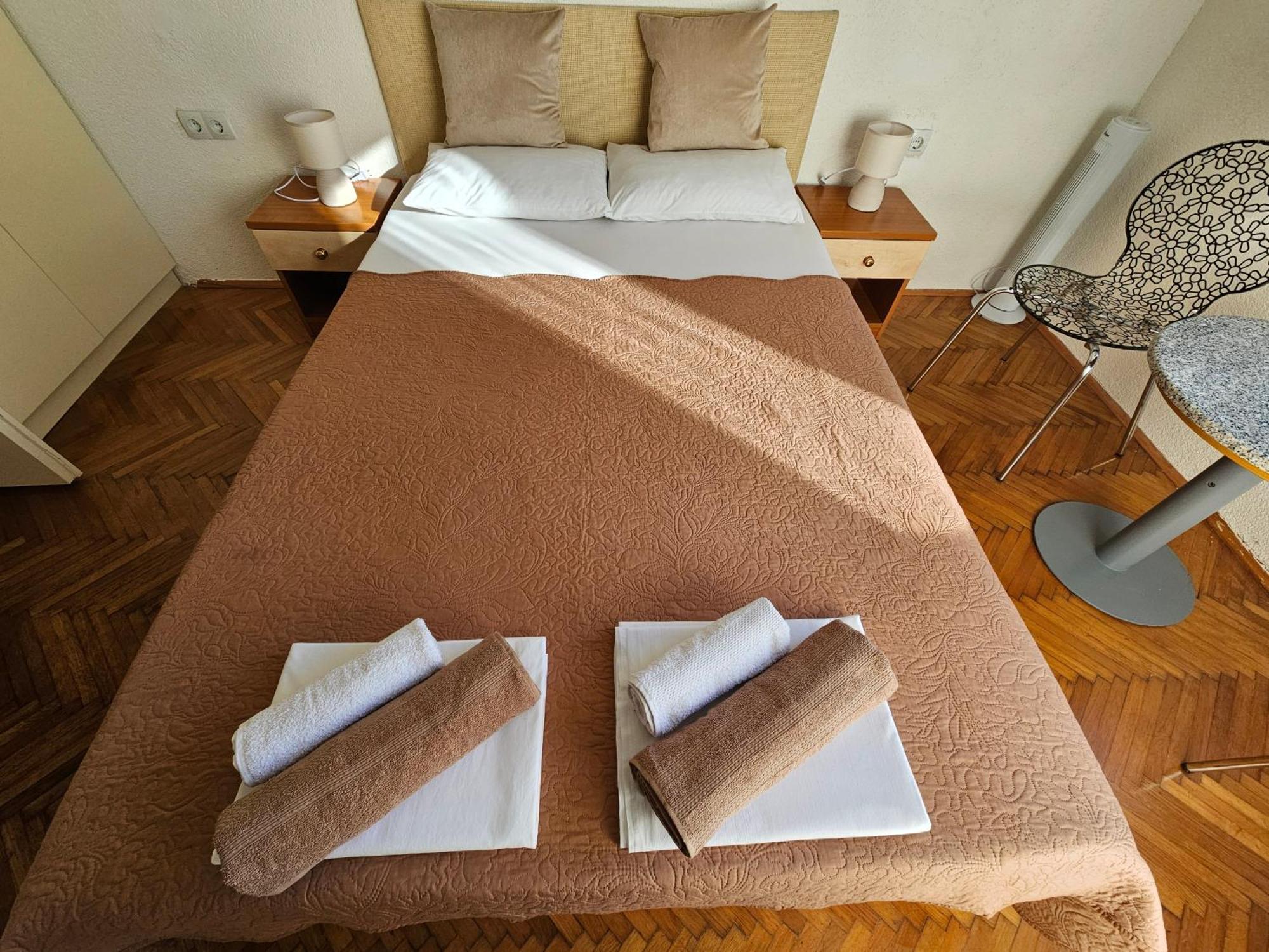 Morska Postelja - Sea Bed Apartment Omis Bagian luar foto